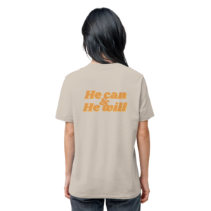 Unisex Organic Shirt mit "He can & He will" Design – Desert Dust